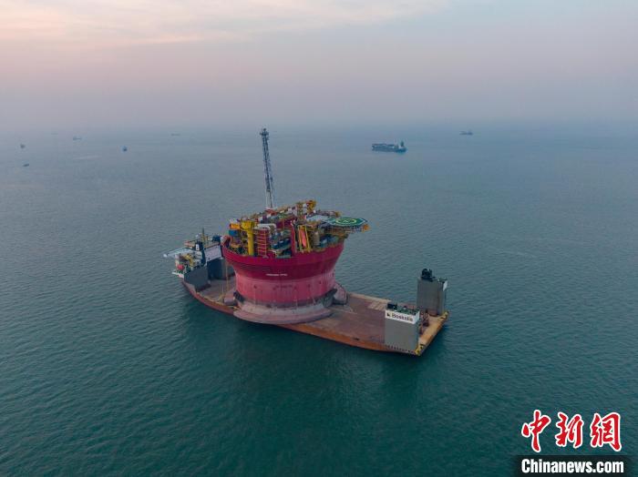 中国建造的最大圆筒型FPSO成功启航
